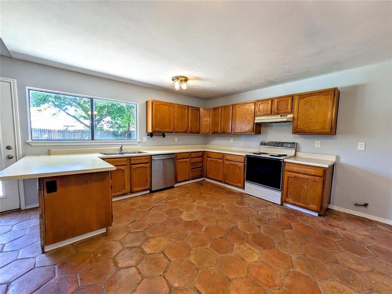 2301 Villanova Street, Arlington TX 76018 - Photo 11