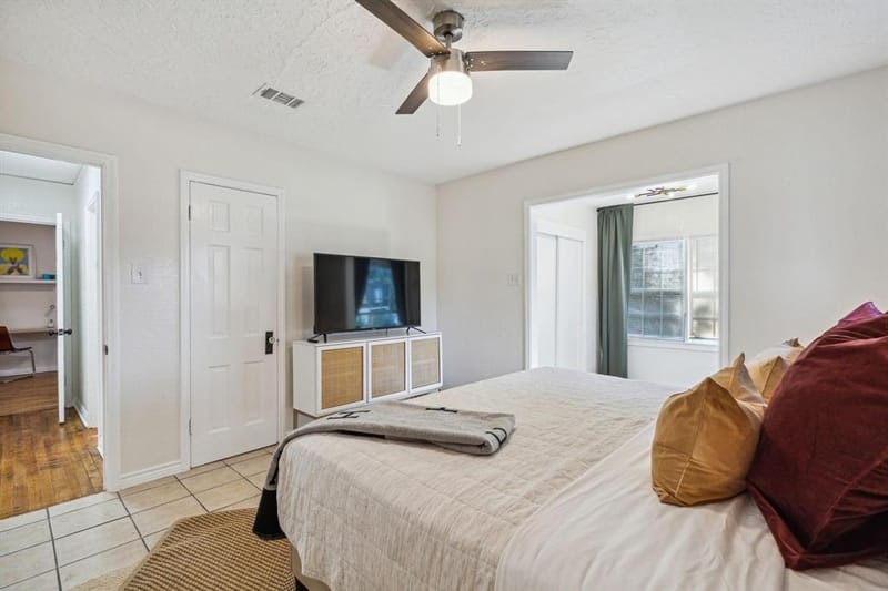 2435 W 10th Street, Dallas TX 75211 - Photo 16