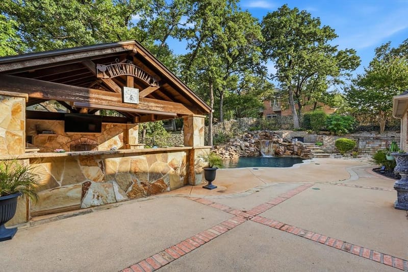 680 Chaparral Court, Highland Village TX 75077 - Photo 4