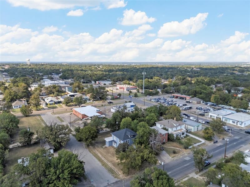 1825 Lyle Avenue, Waco TX 76708 - Photo 2