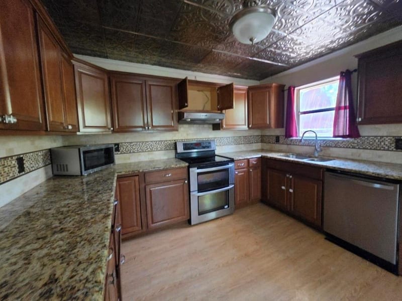 2802 Rockwood Drive, Granbury TX 76048 - Photo 6