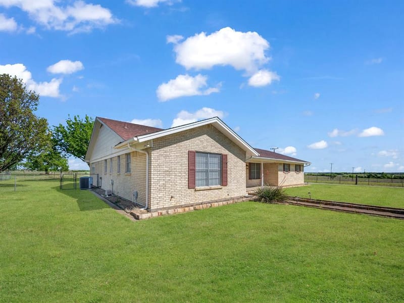 5108 Woodard Avenue, Cleburne TX 76033 - Photo 4