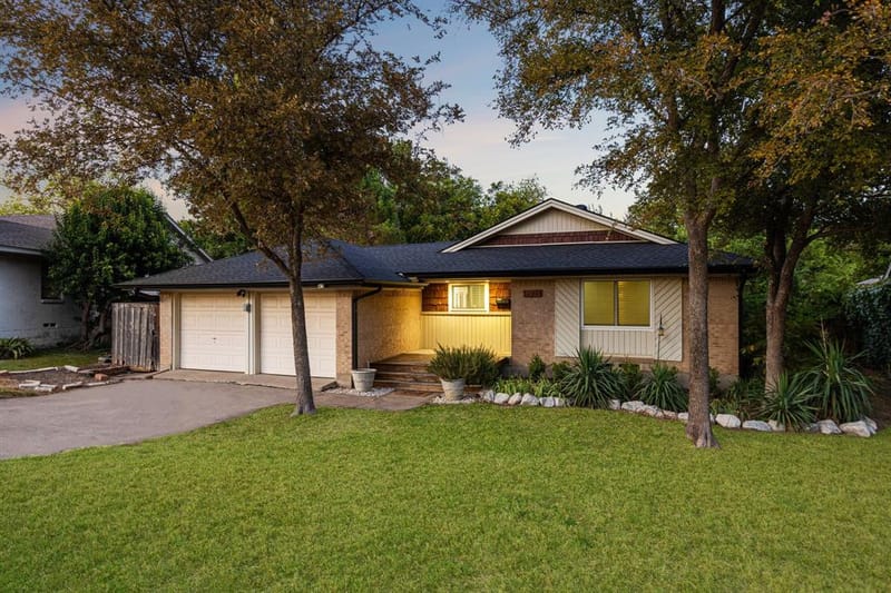 8938 Angleton Place, Dallas TX 75243 - Photo 2