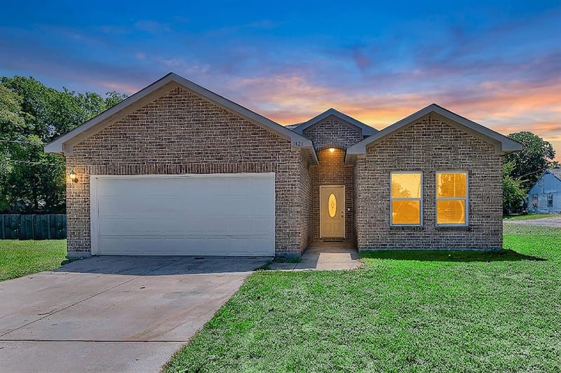 1421 Jones Street, Greenville TX 75401 - Photo 3