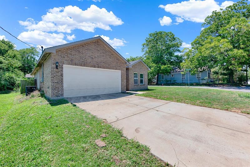 1421 Jones Street, Greenville TX 75401 - Photo 34