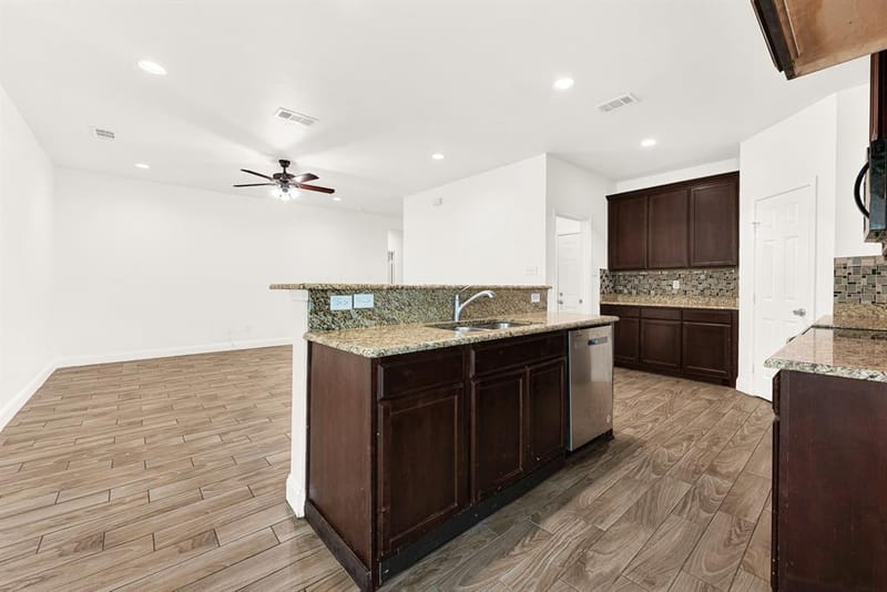 1421 Jones Street, Greenville TX 75401 - Photo 14