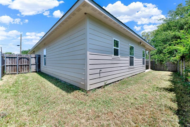 1421 Jones Street, Greenville TX 75401 - Photo 35