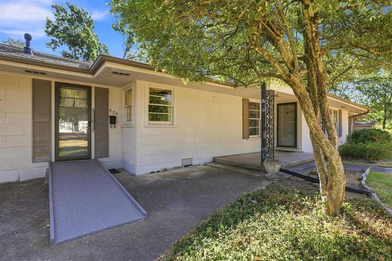 920 Park Avenue, Bonham TX 75418 - Photo 3