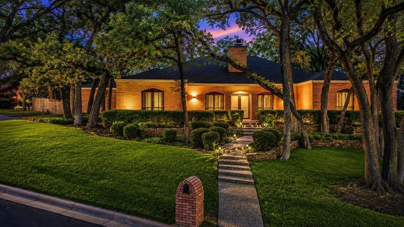 1205 Riverview Drive, Arlington TX 76012