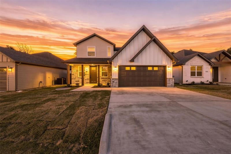 5557 Mercedes Circle, Granbury TX 76048 - Photo 2