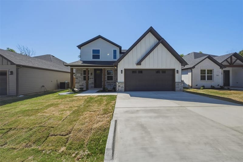 5557 Mercedes Circle, Granbury TX 76048