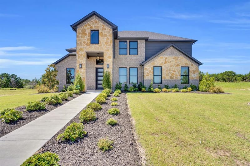 1908 Barrix Lane, DeSoto TX 75115
