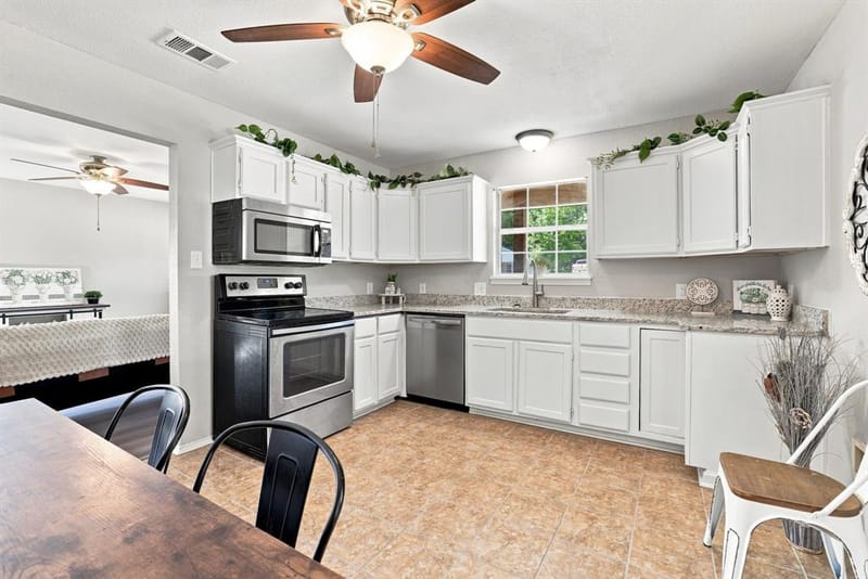 217 E Hull Street, Denison TX 75021 - Photo 6