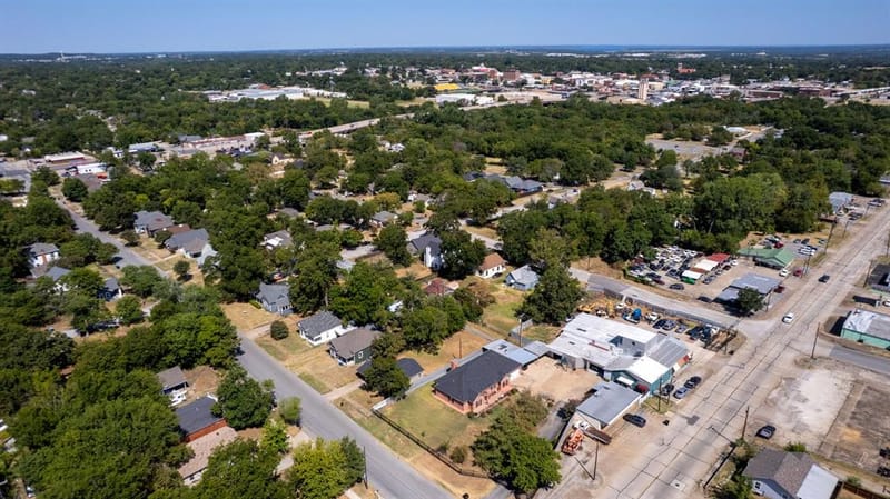 217 E Hull Street, Denison TX 75021 - Photo 17