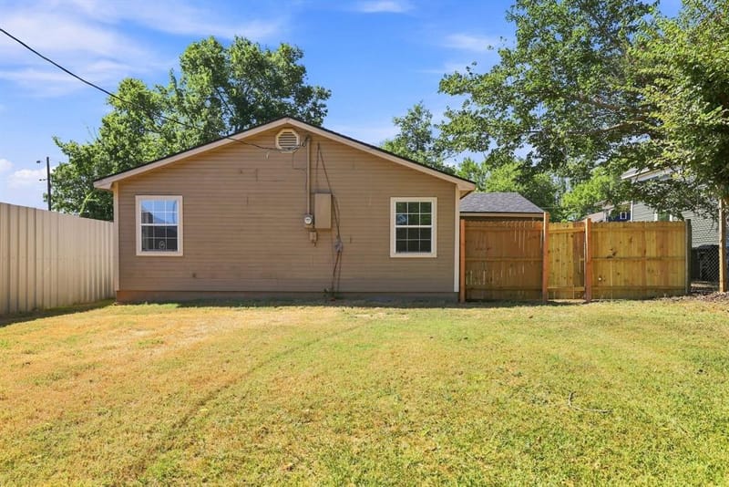 217 E Hull Street, Denison TX 75021 - Photo 14