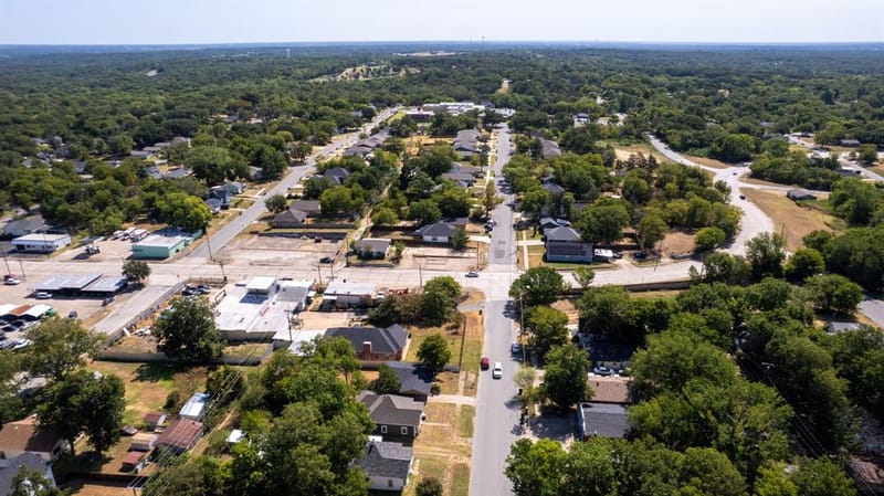 217 E Hull Street, Denison TX 75021 - Photo 18