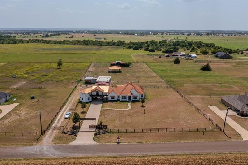 1015 Curry Road, Waxahachie TX 75167