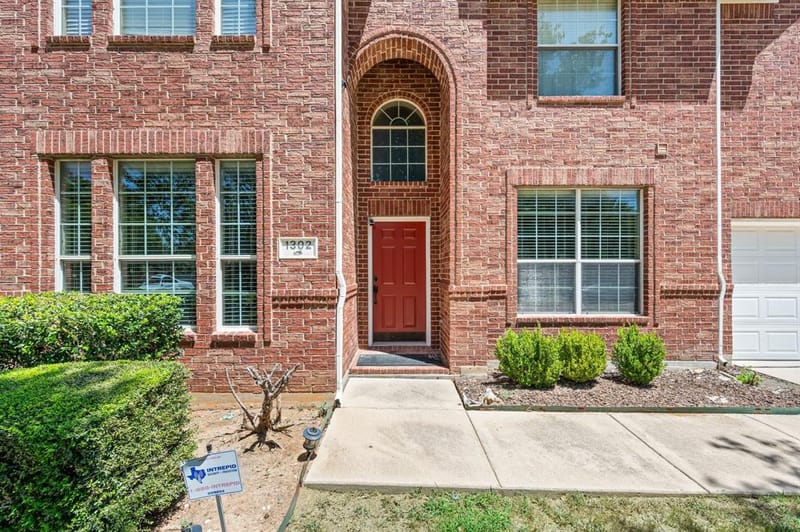 1302 Parkside Drive, Mansfield TX 76063 - Photo 4