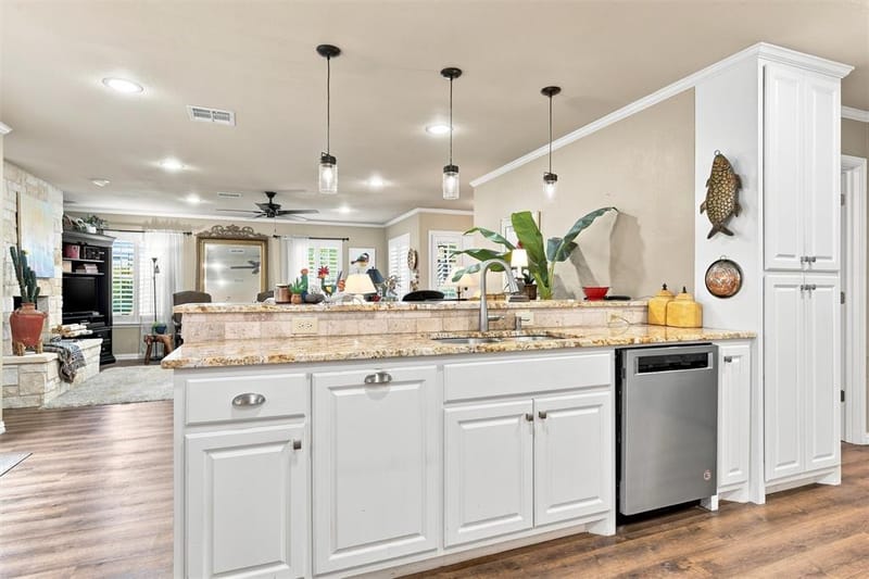 3209 Creekwood Circle, Waco TX 76710 - Photo 6