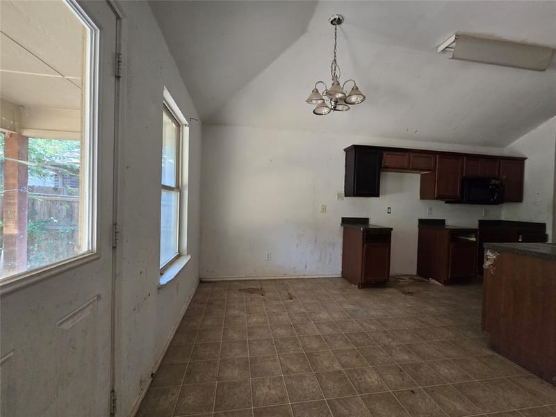 4204 Sapphire Lane, Granbury TX 76049 - Photo 17