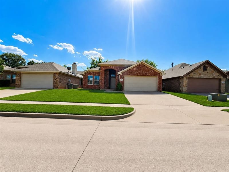 4204 Sapphire Lane, Granbury TX 76049