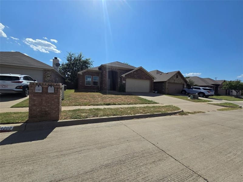 4204 Sapphire Lane, Granbury TX 76049 - Photo 9