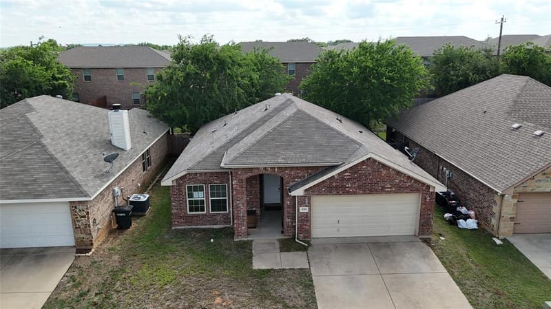 4204 Sapphire Lane, Granbury TX 76049 - Photo 4