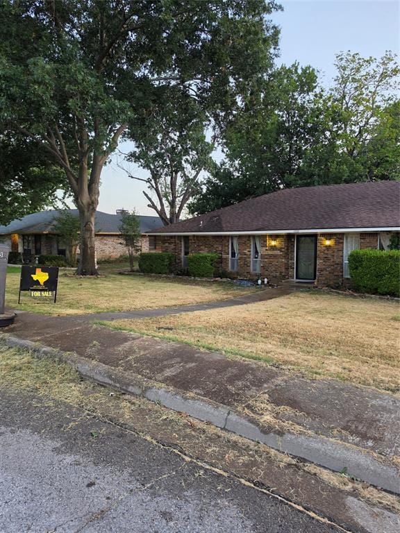 1033 Shadywood Lane, DeSoto TX 75115