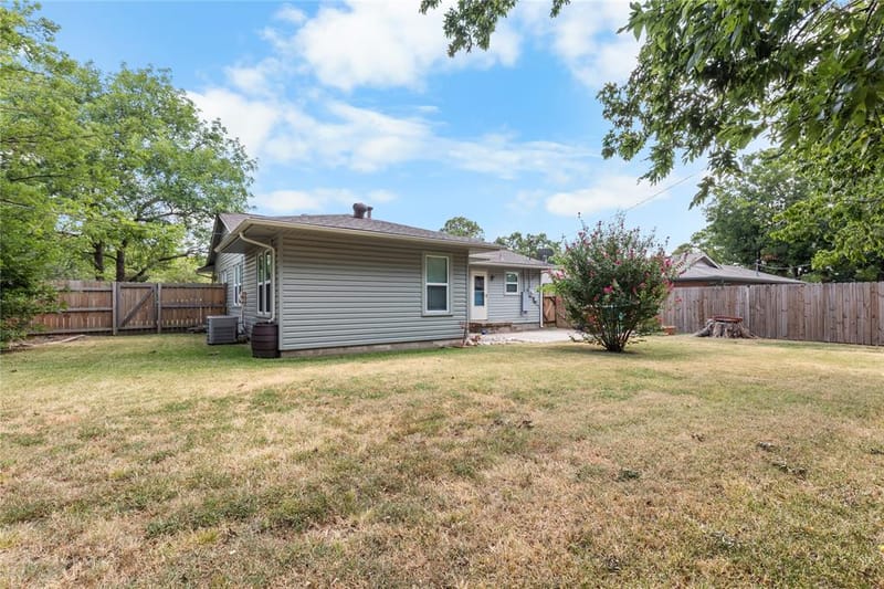 1015 W Sycamore Street, Sherman TX 75092 - Photo 24