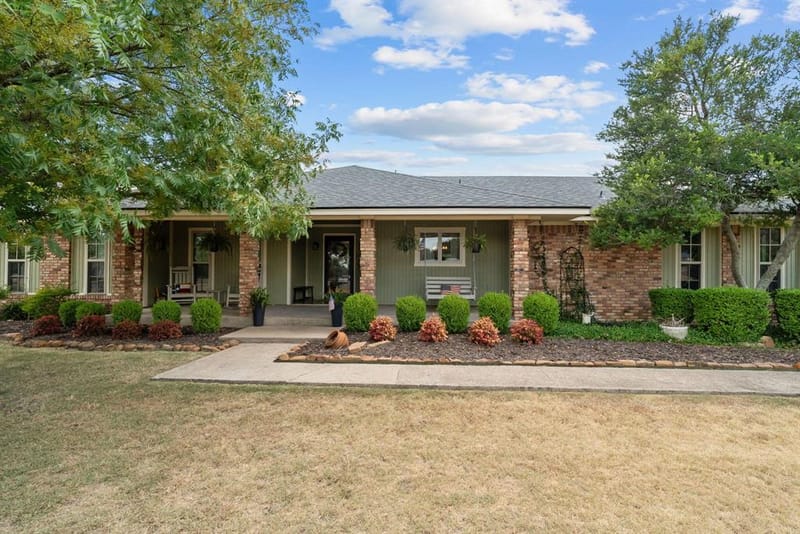 1910 Circleview Drive, Weatherford TX 76087