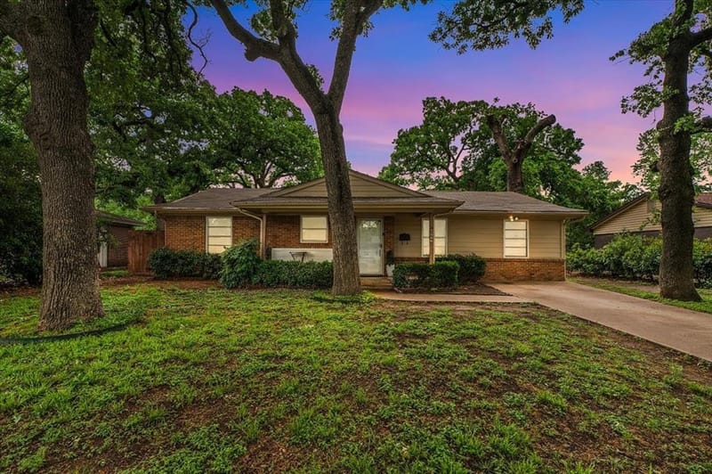 2244 Cambridge Drive, Irving TX 75061