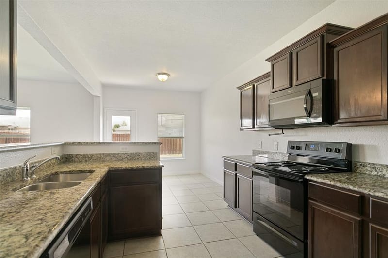 215 SILVERLEAF Drive, Princeton TX 75407 - Photo 17