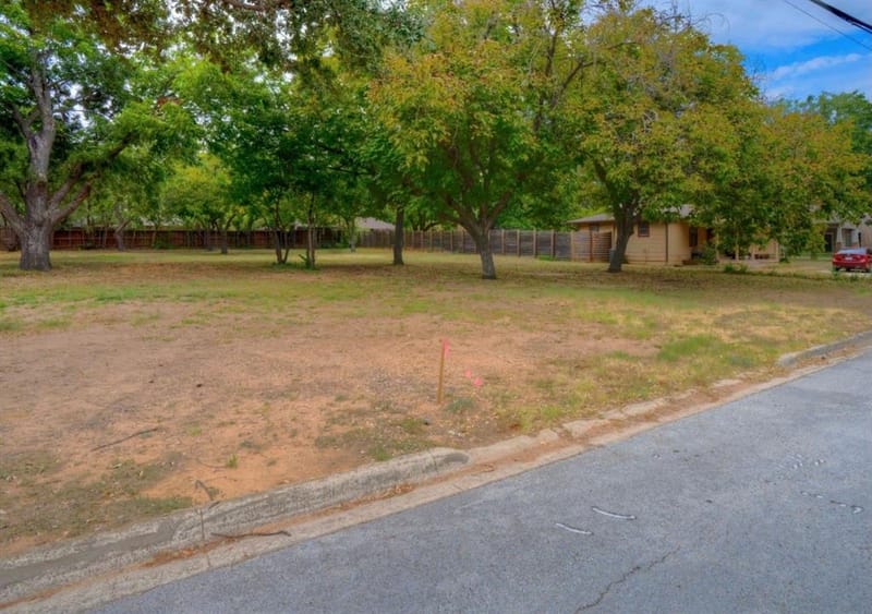 310 Blevins Street, Grapevine TX 76051 - Photo 13