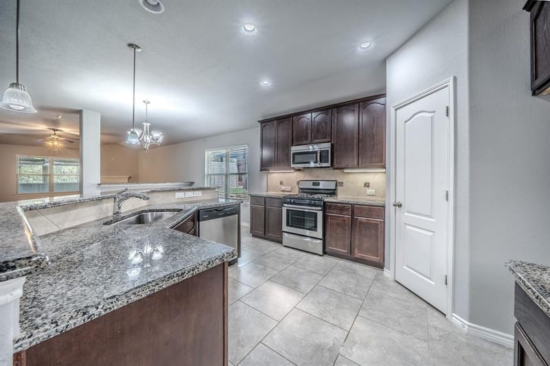 5735 Mountain Hollow Drive, Dallas TX 75249 - Photo 6