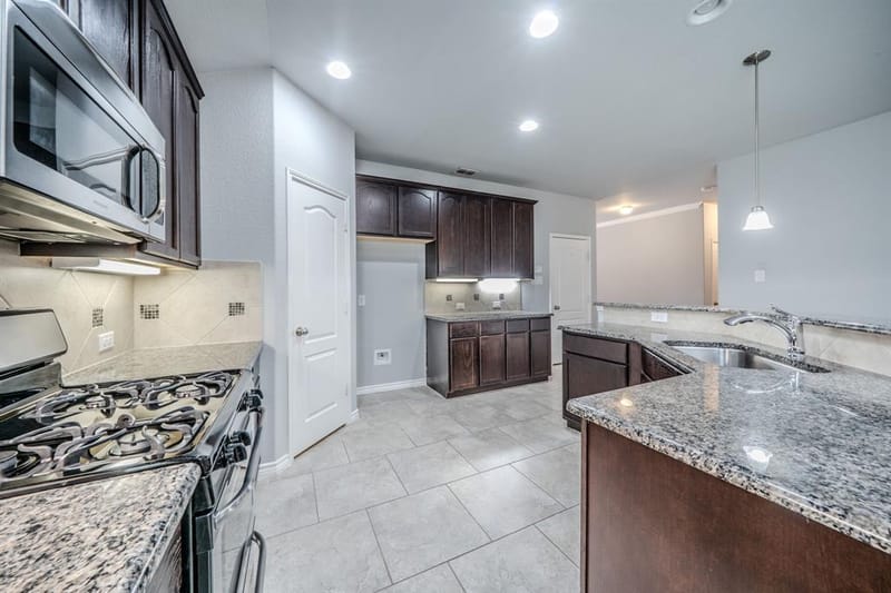 5735 Mountain Hollow Drive, Dallas TX 75249 - Photo 7