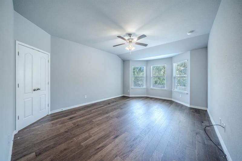 5735 Mountain Hollow Drive, Dallas TX 75249 - Photo 10