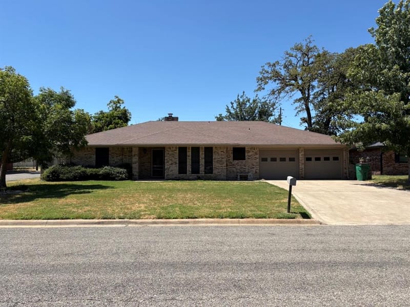 2104 N Woodland Street, Stephenville TX 76401