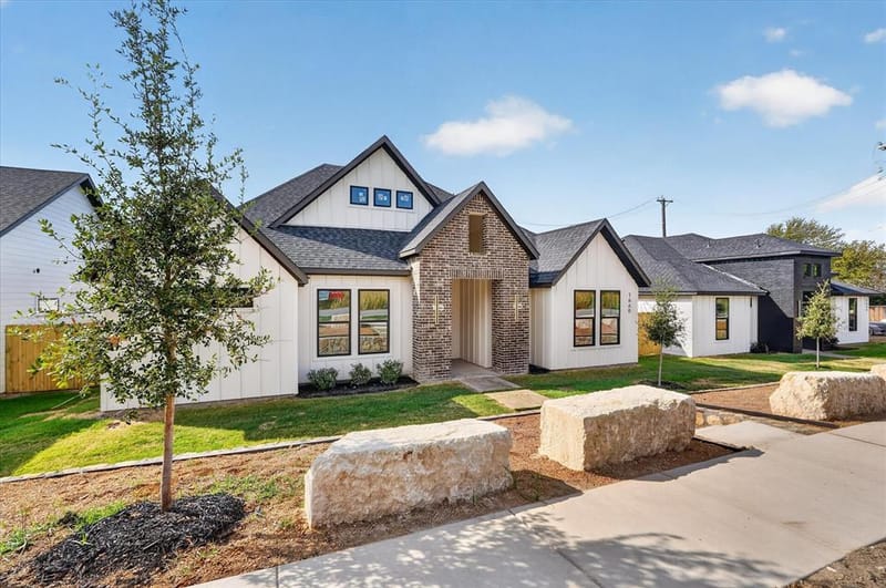 1660 W Wintergreen Road, Lancaster TX 75134 - Photo 6