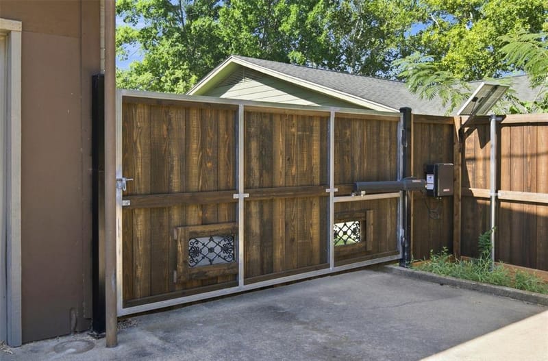 2811 Crowley Court, Arlington TX 76012 - Photo 32