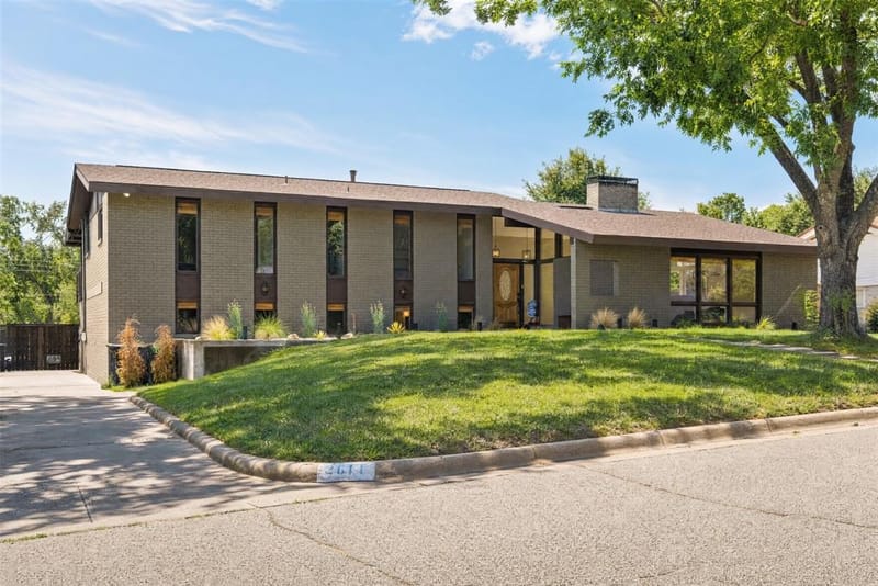 2811 Crowley Court, Arlington TX 76012