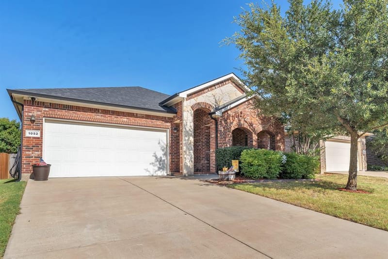 1052 Jodie Drive, Weatherford TX 76087 - Photo 2