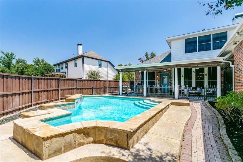 1702 Bluffview Lane, Carrollton TX 75007 - Photo 2