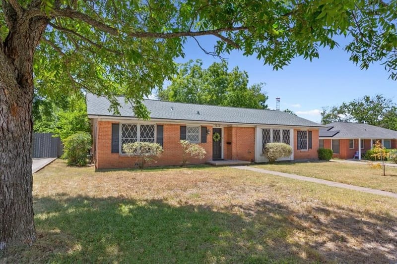 1212 Guthrie Drive, Waco TX 76710 - Photo 2