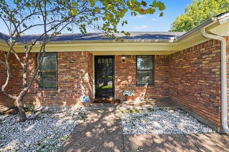 1510 Surry Place Drive, Cleburne TX 76033 - Photo 2