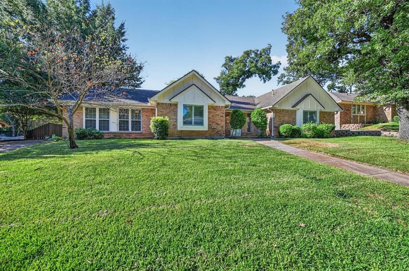 4208 Trowbridge Drive, Arlington TX 76013 - Photo 3