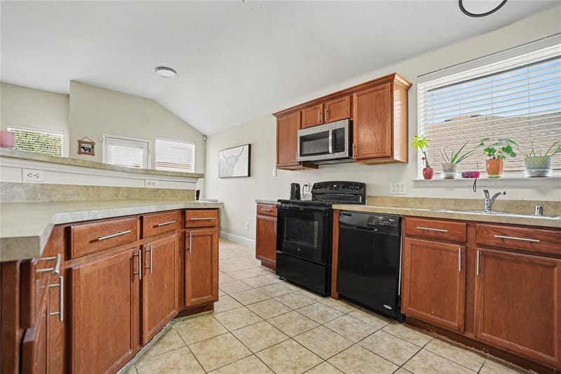 1333 Illinois Avenue, Lancaster TX 75134 - Photo 10