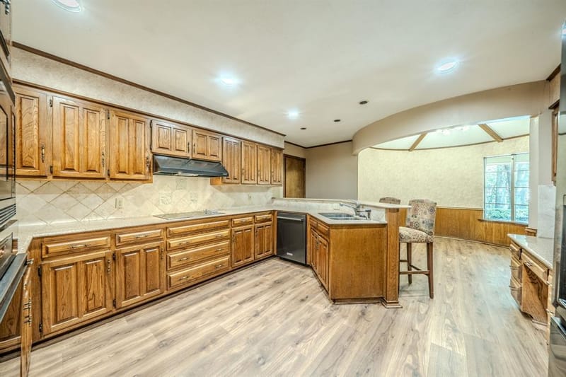 1803 Oak Grove Drive, Arlington TX 76013 - Photo 6