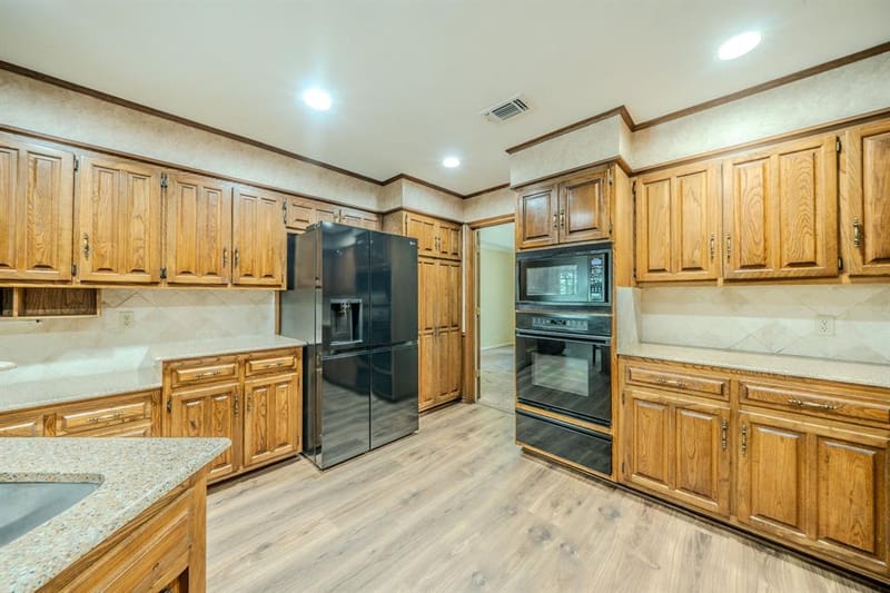1803 Oak Grove Drive, Arlington TX 76013 - Photo 7