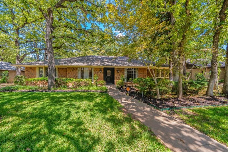 1803 Oak Grove Drive, Arlington TX 76013