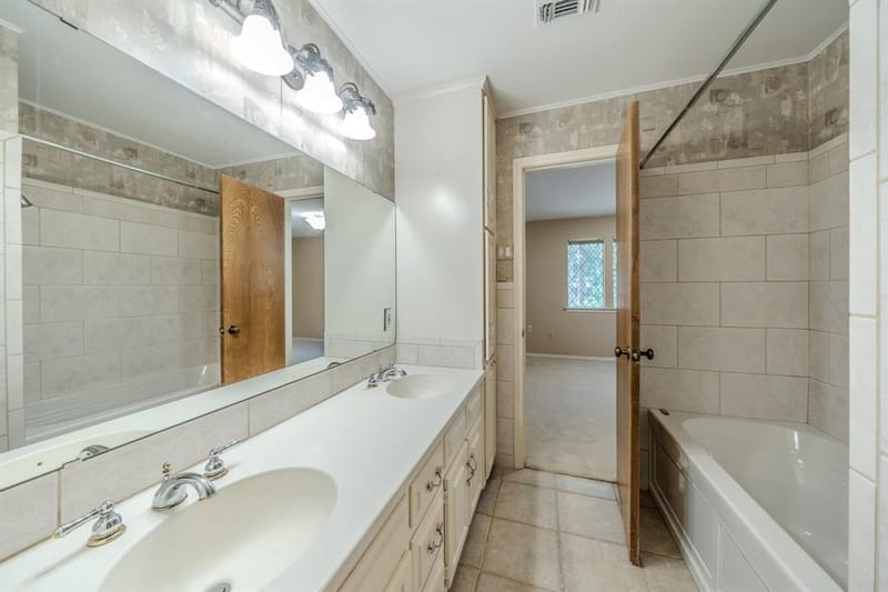 1803 Oak Grove Drive, Arlington TX 76013 - Photo 19